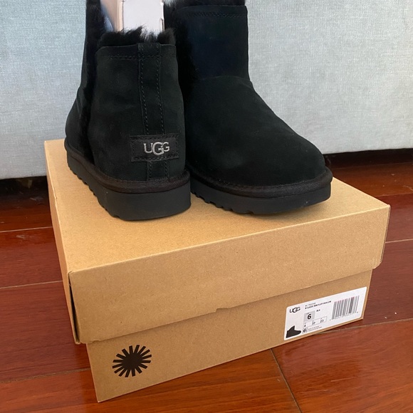 UGG Black- Classic mini fluff high-low - Picture 5 of 5